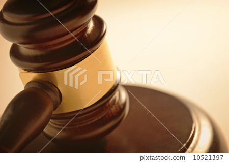 Judge or auctioneers gavel 10521397