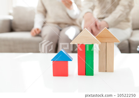 Tsumiki's house and a couple Tsumiki's house and a couple 10522250