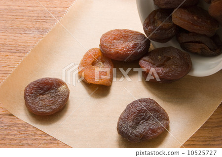 Apricot dried fruits Apricot dried fruits 10525727