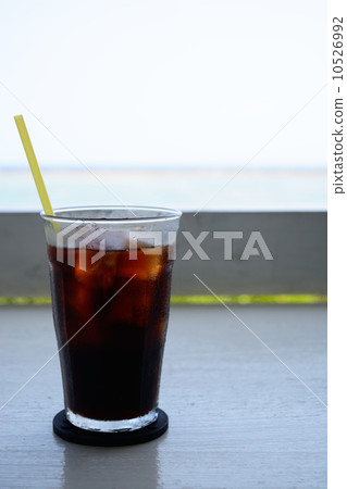 Ice coffee to drink at the seaside 10526992
