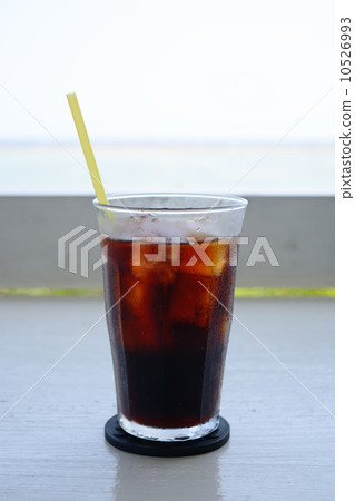 Ice coffee to drink at the seaside 10526993