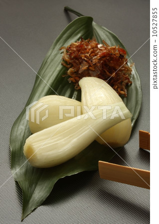 Lucky chirimen shaku chopstick break Japanese food white background 10527855