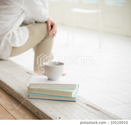 書籍和女士們 書籍和女士們 10528910