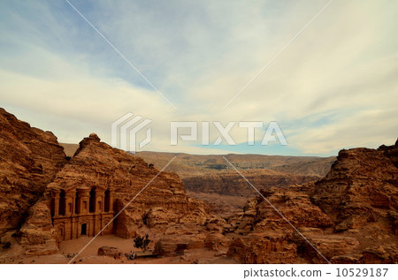 Petra ruins 10529187