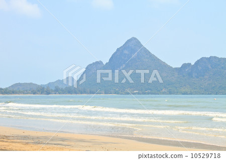 Low tide in the beautiful bay of Manao Ao Manao in Prachuap Khir Low tide in the beautiful bay of Manao Ao Manao in Prachuap Khir 10529718