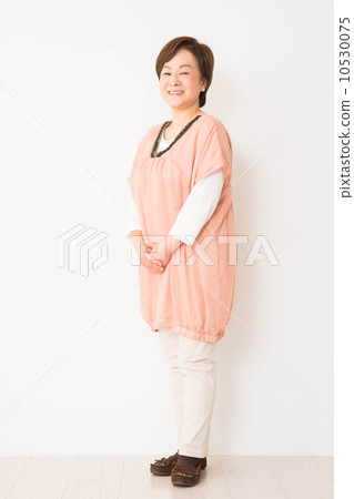 Senior women portrait 10530075