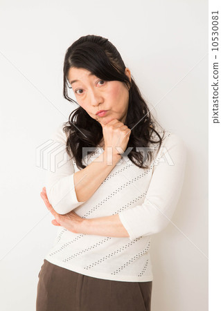 Senior women portrait Senior women portrait 10530081