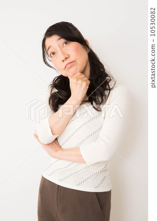 Senior women portrait Senior women portrait 10530082