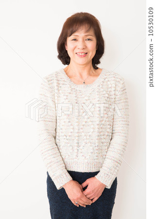 Senior women portrait 10530109
