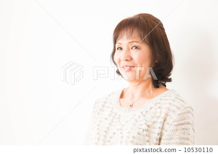 Senior women portrait 10530110