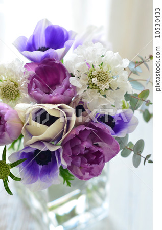Spring bouquet 10530433