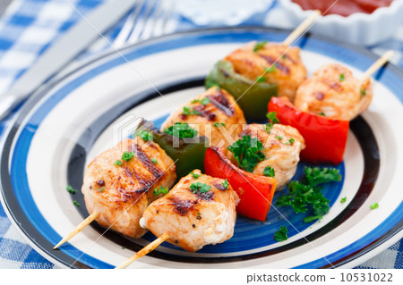 Grilled chicken skewers with paprika Grilled chicken skewers with paprika 10531022