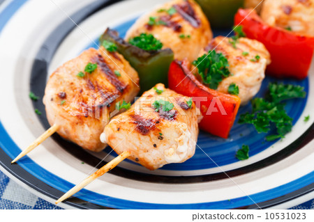 Grilled chicken skewers with paprika Grilled chicken skewers with paprika 10531023