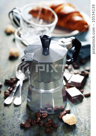 Coffee with croissants 10534139