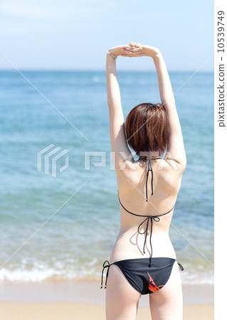 年輕的女士在夏天 年輕的女士在夏天 10539749