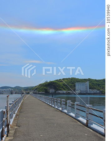 Pier and horizontal rainbow Pier and horizontal rainbow 10539940