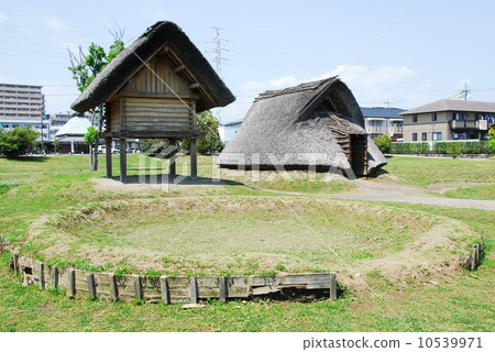 出土的住宅和修復的房屋，高層倉庫（靜岡縣駿河區） 10539971
