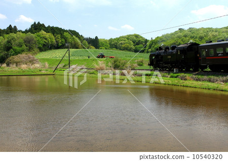 真岡鐵道“插秧前五月的田園風光與SL” 真岡鐵道“插秧前五月的田園風光與SL” 10540320
