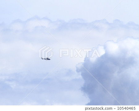 積雨雲和直升機 積雨雲和直升機 10540465