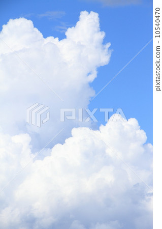 積雨雲 10540470