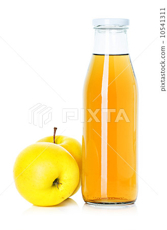 bottle of apple juice 10541311
