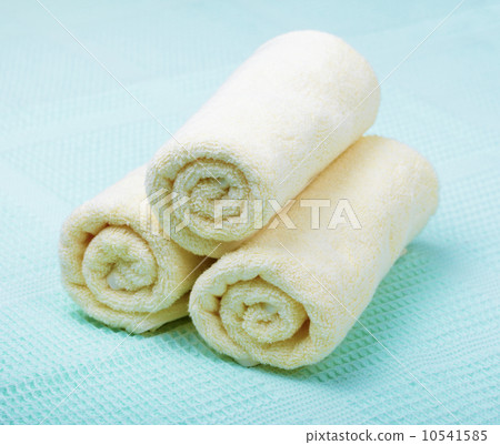 Three small towels 10541585