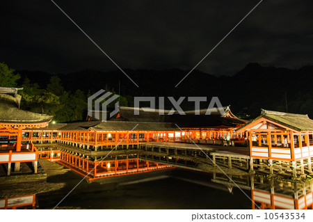 宮島嚴島神社的夜景 宮島嚴島神社的夜景 10543534