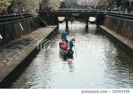 Boat descent 10543599