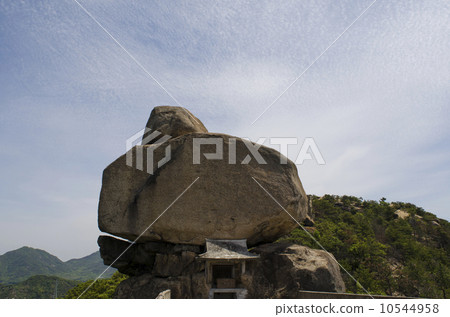 分層的岩石 分層的岩石 10544958