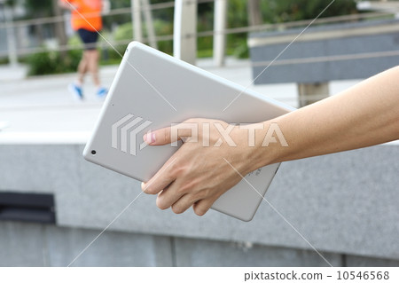 Men with ipad Men with ipad 10546568
