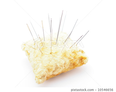 needle on a white background 10546656