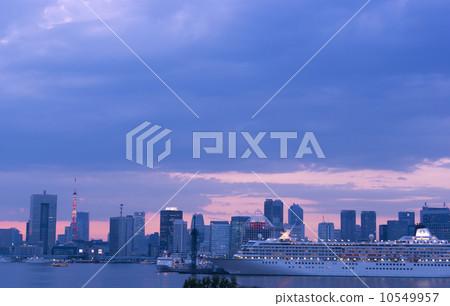 A large passenger boat anchored at the Harumi passenger terminal and the city center of Tokyo 10549957