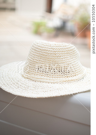 A hat 10550304