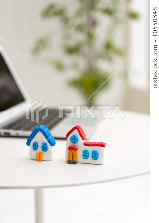 small house small house 10550348