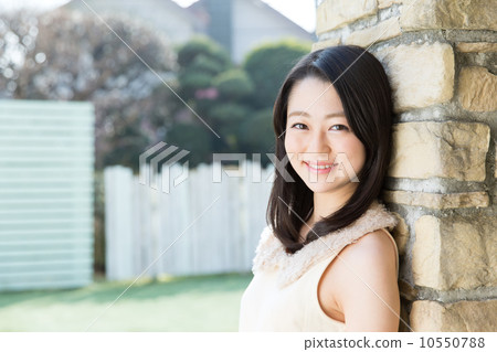 A black hair woman 10550788