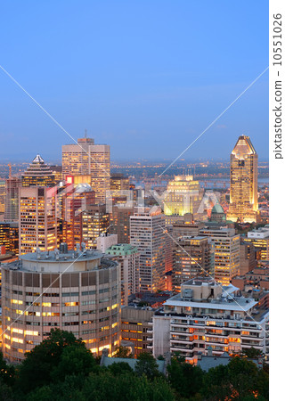 Montreal at dusk 10551026