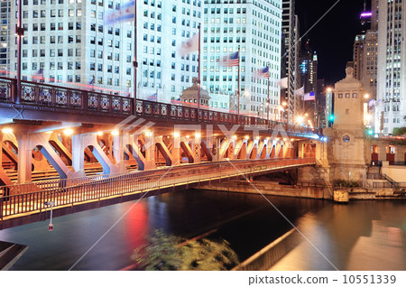 Chicago River Walk 10551339