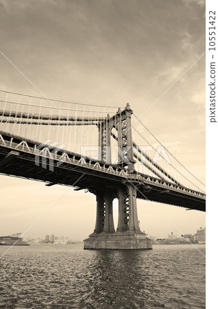 Manhattan Bridge black and white Manhattan Bridge black and white 10551422