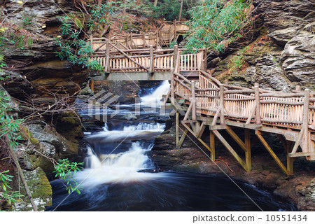 Autumn creek with hiking trails and foliage Autumn creek with hiking trails and foliage 10551434