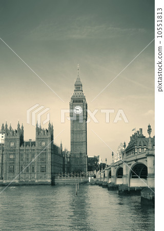 London skyline 10551813