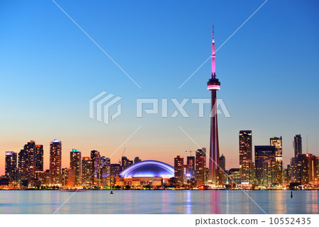 Toronto skyline 10552435