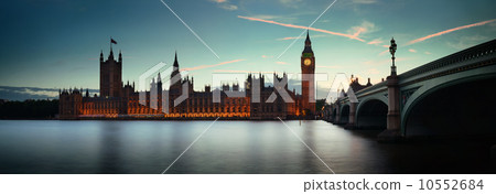 London at dusk 10552684