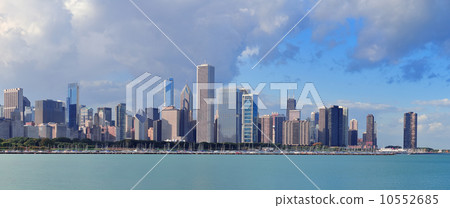 Chicago skyline over Lake Michigan Chicago skyline over Lake Michigan 10552685