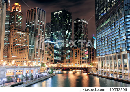 Chicago River Walk 10552806
