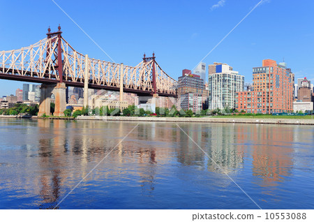 Bridge in urban city 10553088