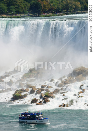 Niagara Falls with boat 10553092