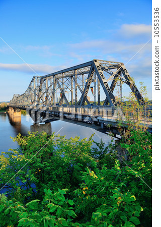 Alexandra Bridge Alexandra Bridge 10553536