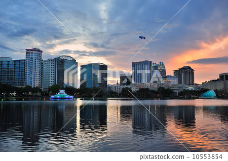 Orlando sunset over Lake Eola 10553854