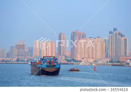 Shanghai Huangpu River with boat 10554810