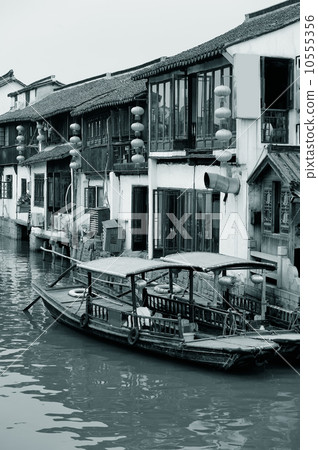 Shanghai rural village 10555356